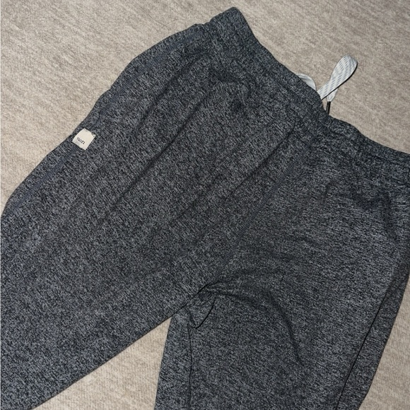 Vuori Performance Jogger - size xs - heather gray - pre owned - good condition - Picture 4 of 4